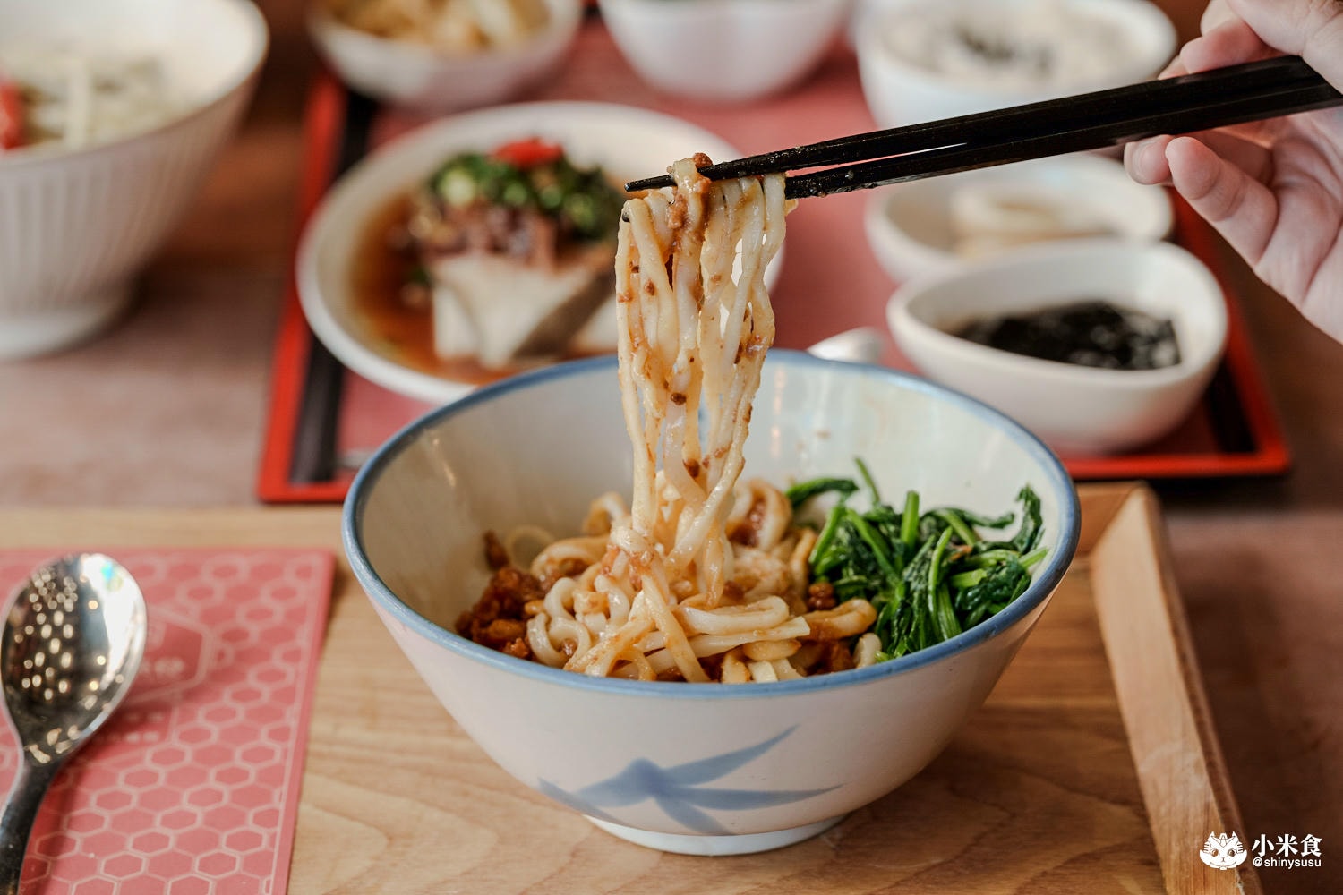 有春茶館-大墩店｜必吃椒鹽燒肉、蜜糖粳粽冰和古早味手路菜，台中公益路美食推薦