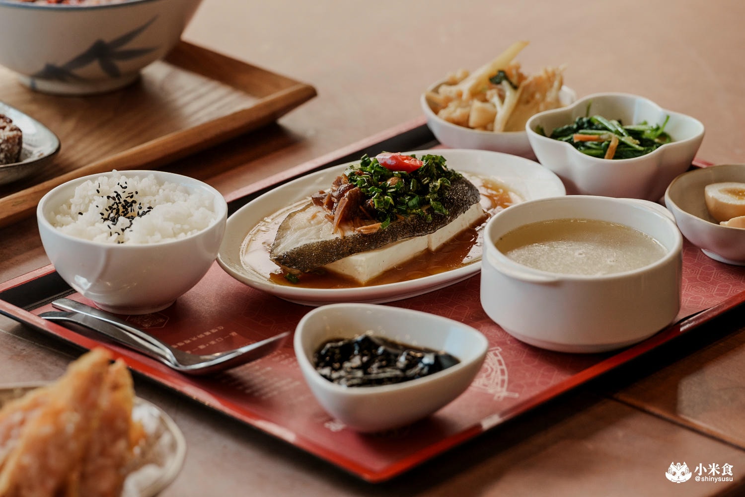 有春茶館-大墩店｜必吃椒鹽燒肉、蜜糖粳粽冰和古早味手路菜，台中公益路美食推薦