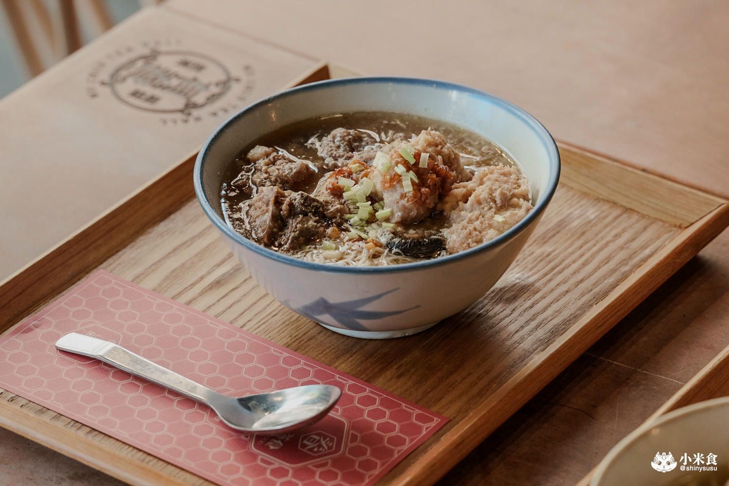 有春茶館-大墩店｜必吃椒鹽燒肉、蜜糖粳粽冰和古早味手路菜，台中公益路美食推薦