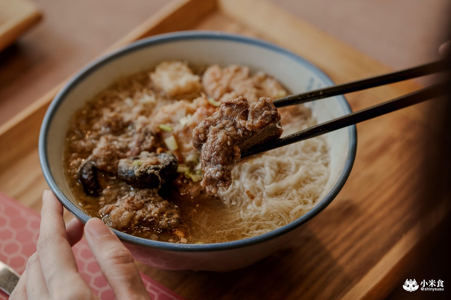 有春茶館-大墩店｜必吃椒鹽燒肉、蜜糖粳粽冰和古早味手路菜，台中公益路美食推薦