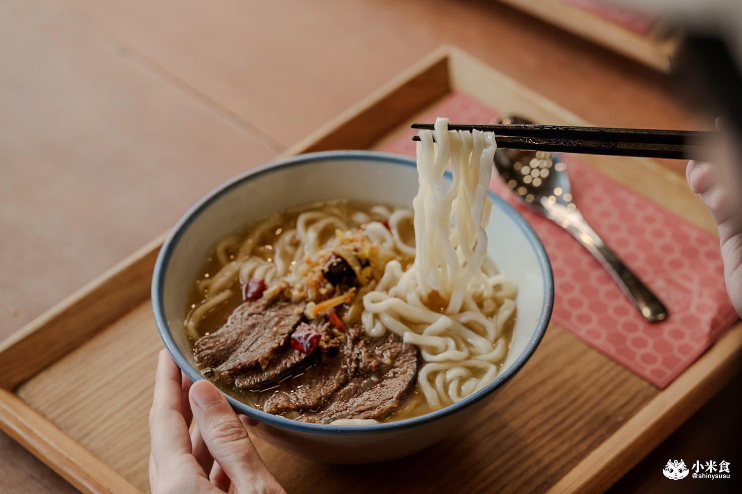有春茶館-大墩店｜必吃椒鹽燒肉、蜜糖粳粽冰和古早味手路菜，台中公益路美食推薦