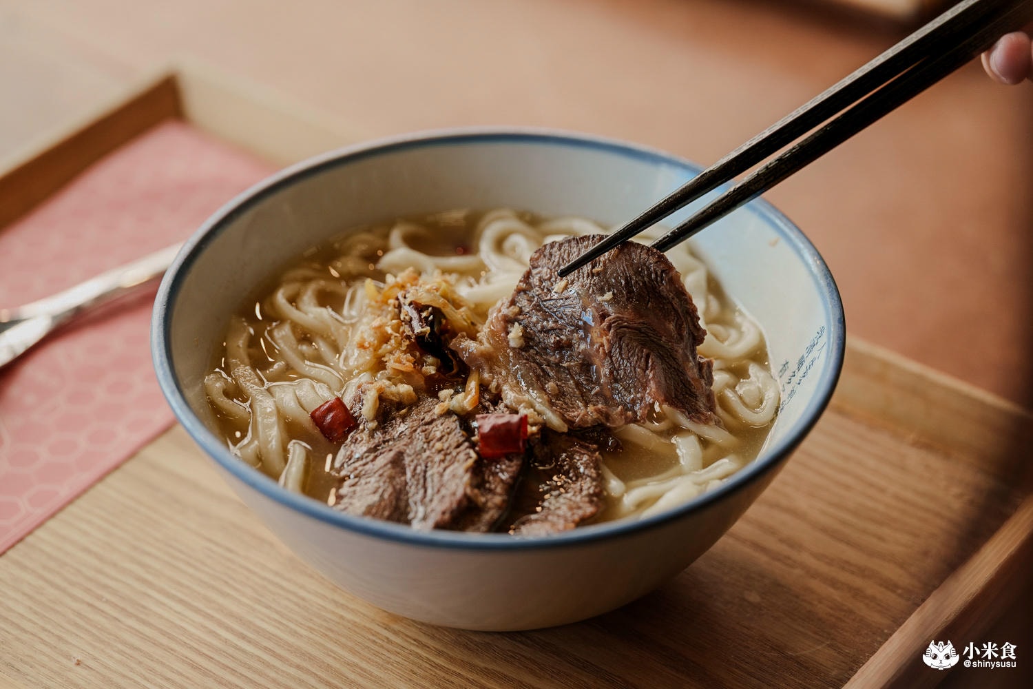 有春茶館-大墩店｜必吃椒鹽燒肉、蜜糖粳粽冰和古早味手路菜，台中公益路美食推薦
