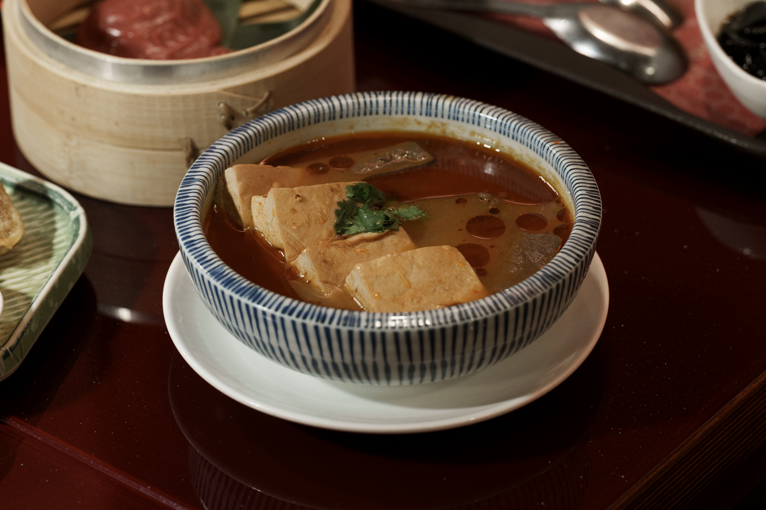 有春茶館-大墩店｜好口碑台中茶館新裝回歸，蜜糖粳粽冰經典必吃！2026新年聚餐尾牙餐廳推薦，台中年菜預訂