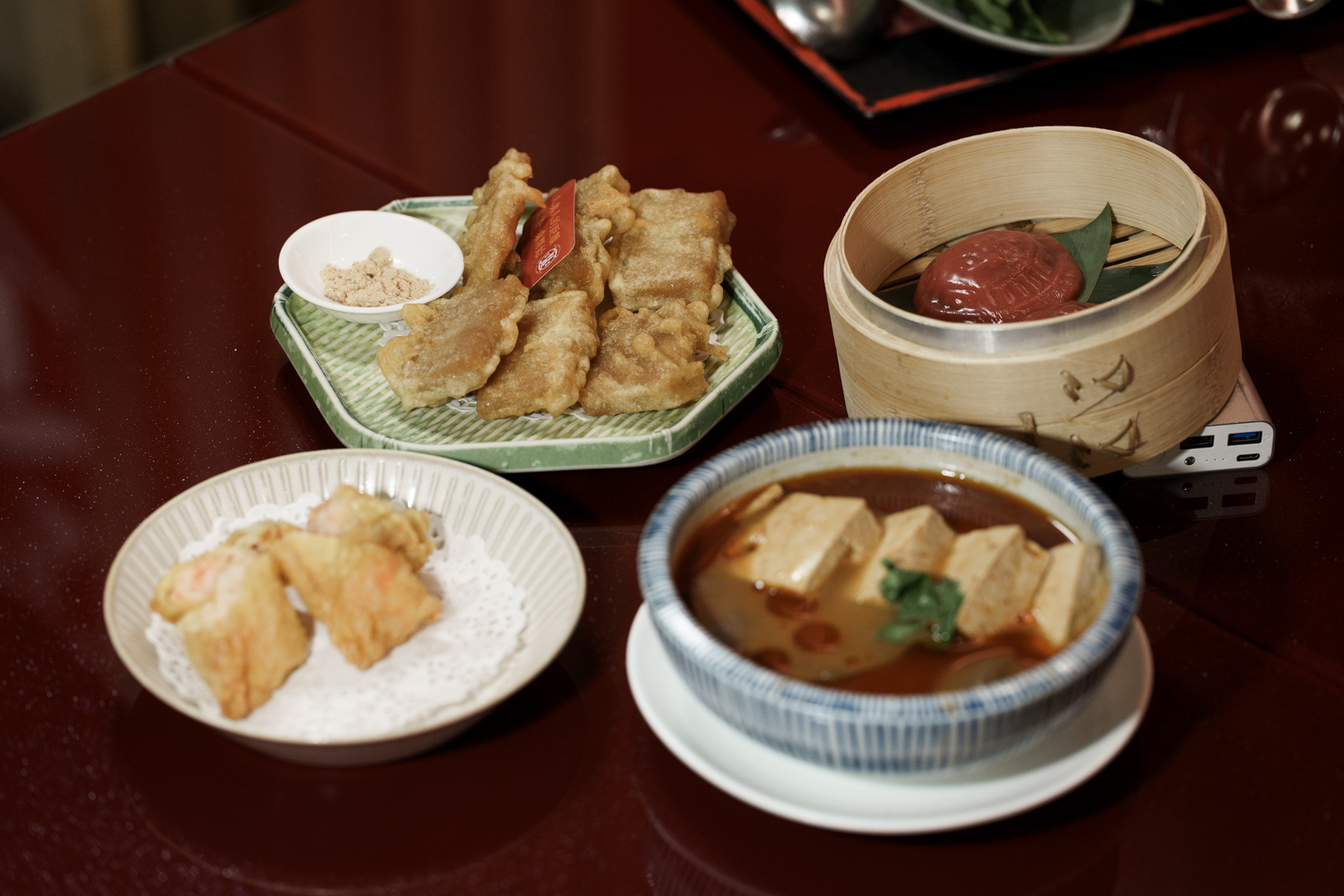 有春茶館-大墩店｜好口碑台中茶館新裝回歸，蜜糖粳粽冰經典必吃！2026新年聚餐尾牙餐廳推薦，台中年菜預訂