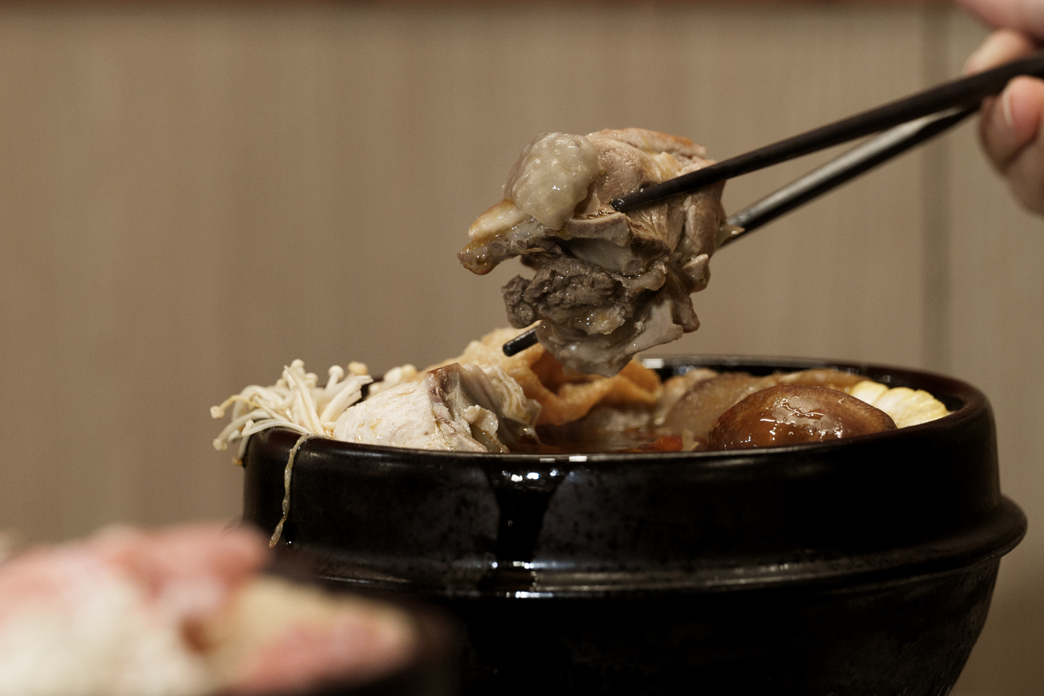 有春茶館-大墩店｜好口碑台中茶館新裝回歸，蜜糖粳粽冰經典必吃！2026新年聚餐尾牙餐廳推薦，台中年菜預訂