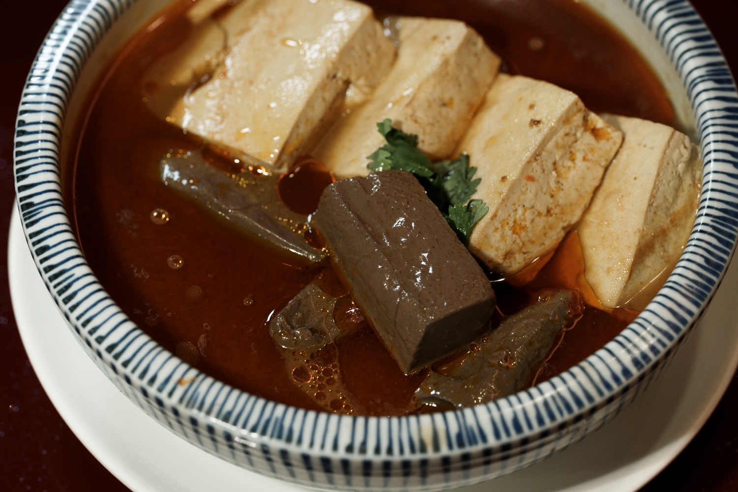 有春茶館-大墩店｜好口碑台中茶館新裝回歸，蜜糖粳粽冰經典必吃！2026新年聚餐尾牙餐廳推薦，台中年菜預訂