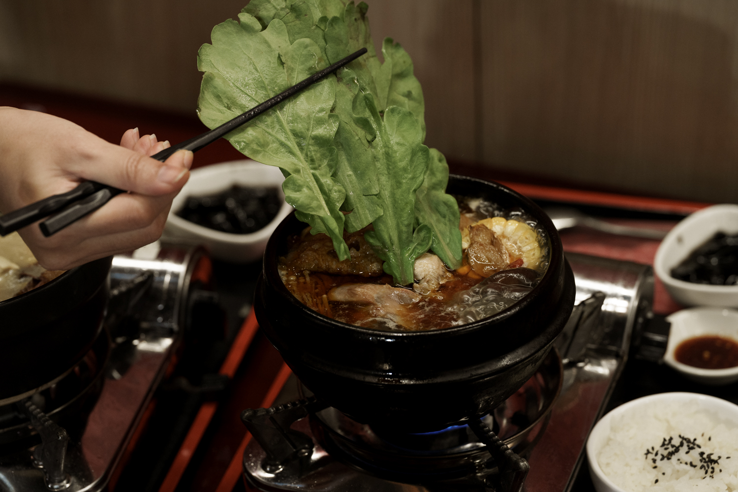 有春茶館-大墩店｜好口碑台中茶館新裝回歸，蜜糖粳粽冰經典必吃！2026新年聚餐尾牙餐廳推薦，台中年菜預訂