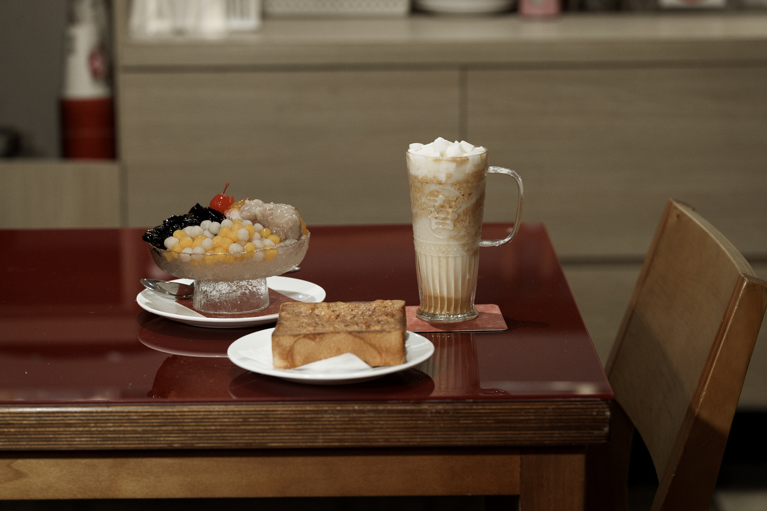 有春茶館-大墩店｜好口碑台中茶館新裝回歸，蜜糖粳粽冰經典必吃！2026新年聚餐尾牙餐廳推薦，台中年菜預訂