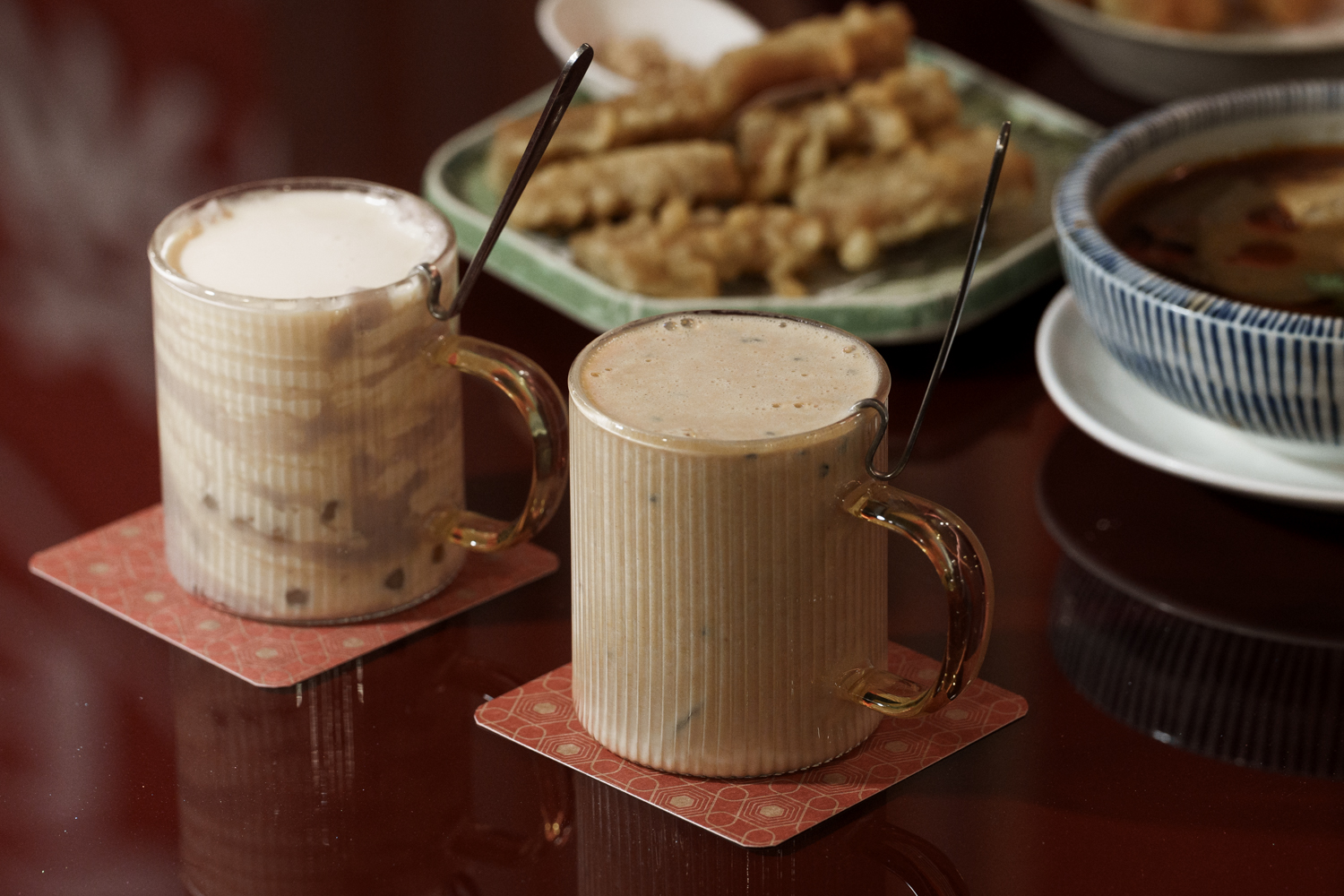 有春茶館-大墩店｜好口碑台中茶館新裝回歸，蜜糖粳粽冰經典必吃！2026新年聚餐尾牙餐廳推薦，台中年菜預訂