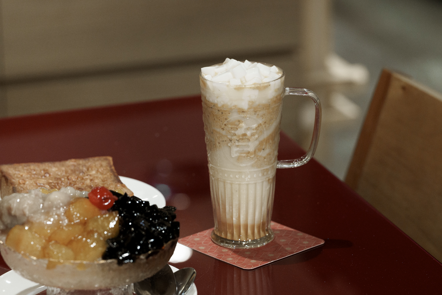 有春茶館-大墩店｜好口碑台中茶館新裝回歸，蜜糖粳粽冰經典必吃！2026新年聚餐尾牙餐廳推薦，台中年菜預訂