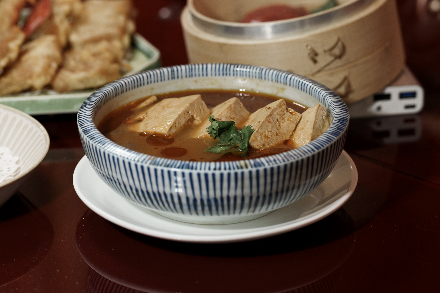 有春茶館-大墩店｜好口碑台中茶館新裝回歸，蜜糖粳粽冰經典必吃！2026新年聚餐尾牙餐廳推薦，台中年菜預訂