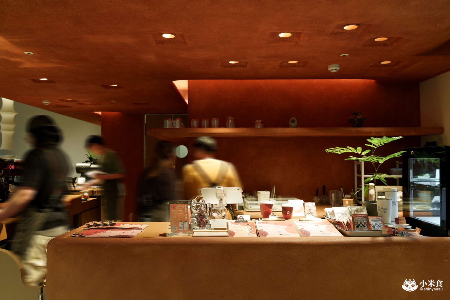 ONIBUS COFFEE 台中老佛爺|紅土穴屋美,好喝咖啡配美味漢堡,2025台中咖啡廳推薦 - 第25張圖