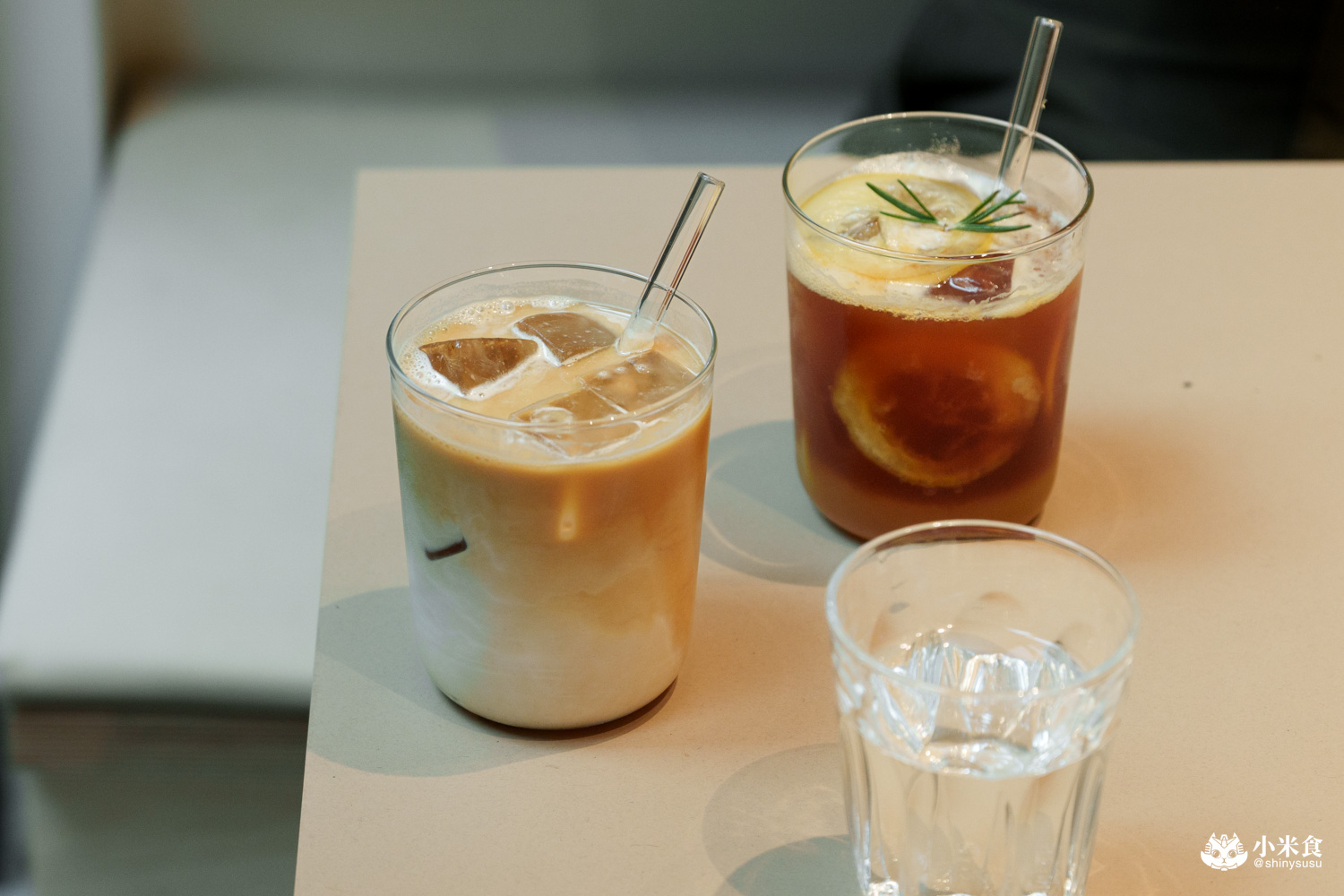 ONIBUS COFFEE 台中老佛爺|紅土穴屋美,好喝咖啡配美味漢堡,2025台中咖啡廳推薦 - 第26張圖