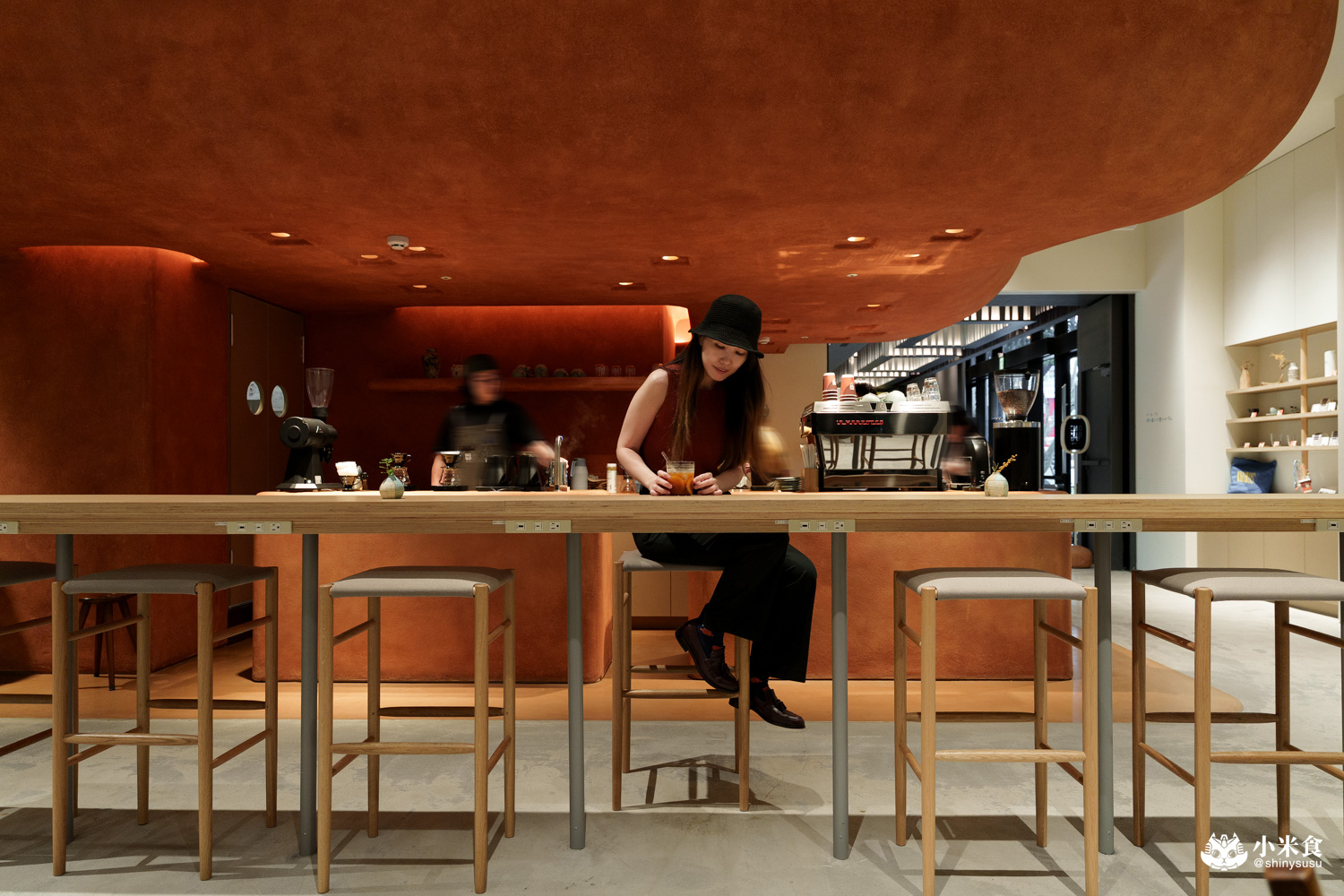 ONIBUS COFFEE 台中老佛爺|紅土穴屋美,好喝咖啡配美味漢堡,2025台中咖啡廳推薦 - 第5張圖