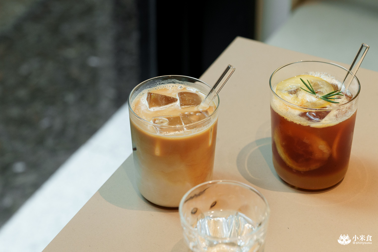 ONIBUS COFFEE 台中老佛爺|紅土穴屋美,好喝咖啡配美味漢堡,2025台中咖啡廳推薦 - 第17張圖