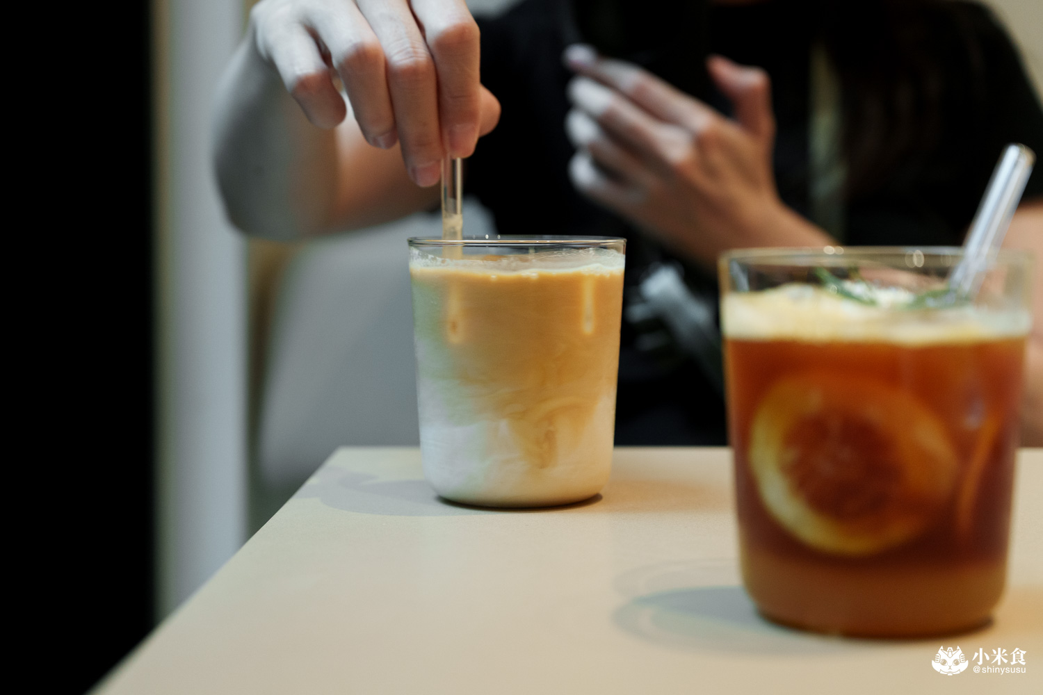 ONIBUS COFFEE 台中老佛爺|紅土穴屋美,好喝咖啡配美味漢堡,2025台中咖啡廳推薦 - 第27張圖
