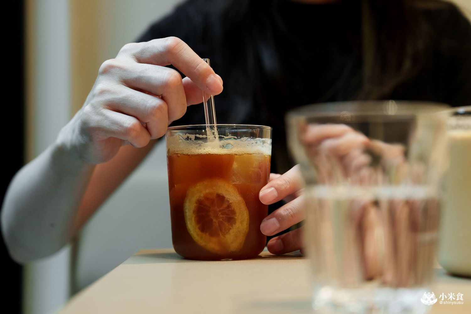 ONIBUS COFFEE 台中老佛爺|紅土穴屋美,好喝咖啡配美味漢堡,2025台中咖啡廳推薦 - 第30張圖