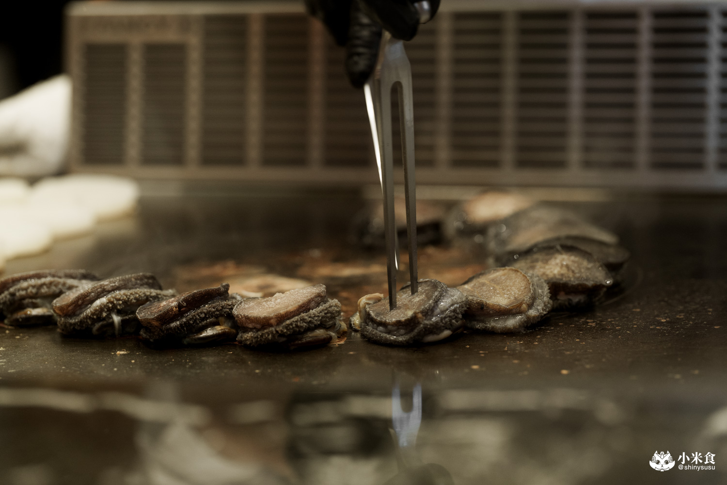 夏登法式鐵板燒 南非活鮑魚・蘑菇奶油白醬 夏登法式鐵板燒 南非活鮑魚・蘑菇奶油白醬