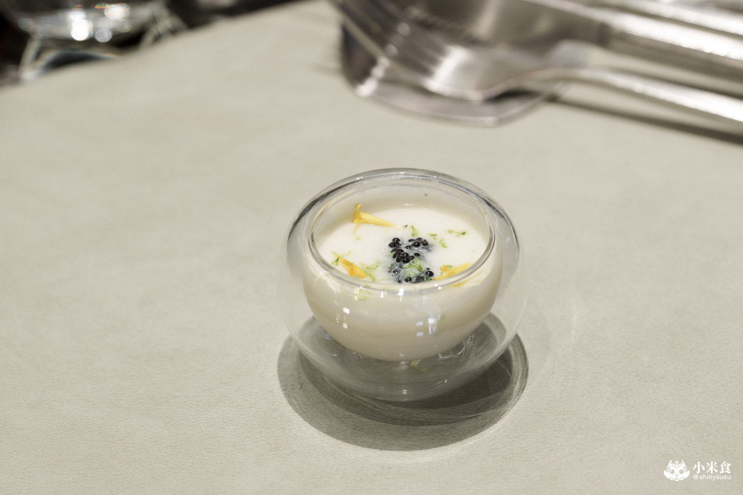 夏登法式鐵板燒 法式白花椰菜慕斯・魚子醬 夏登法式鐵板燒|城市香草花園,1450+10% 起的11道無菜單料理,可升級龍蝦套餐,台中南屯鐵板燒推薦