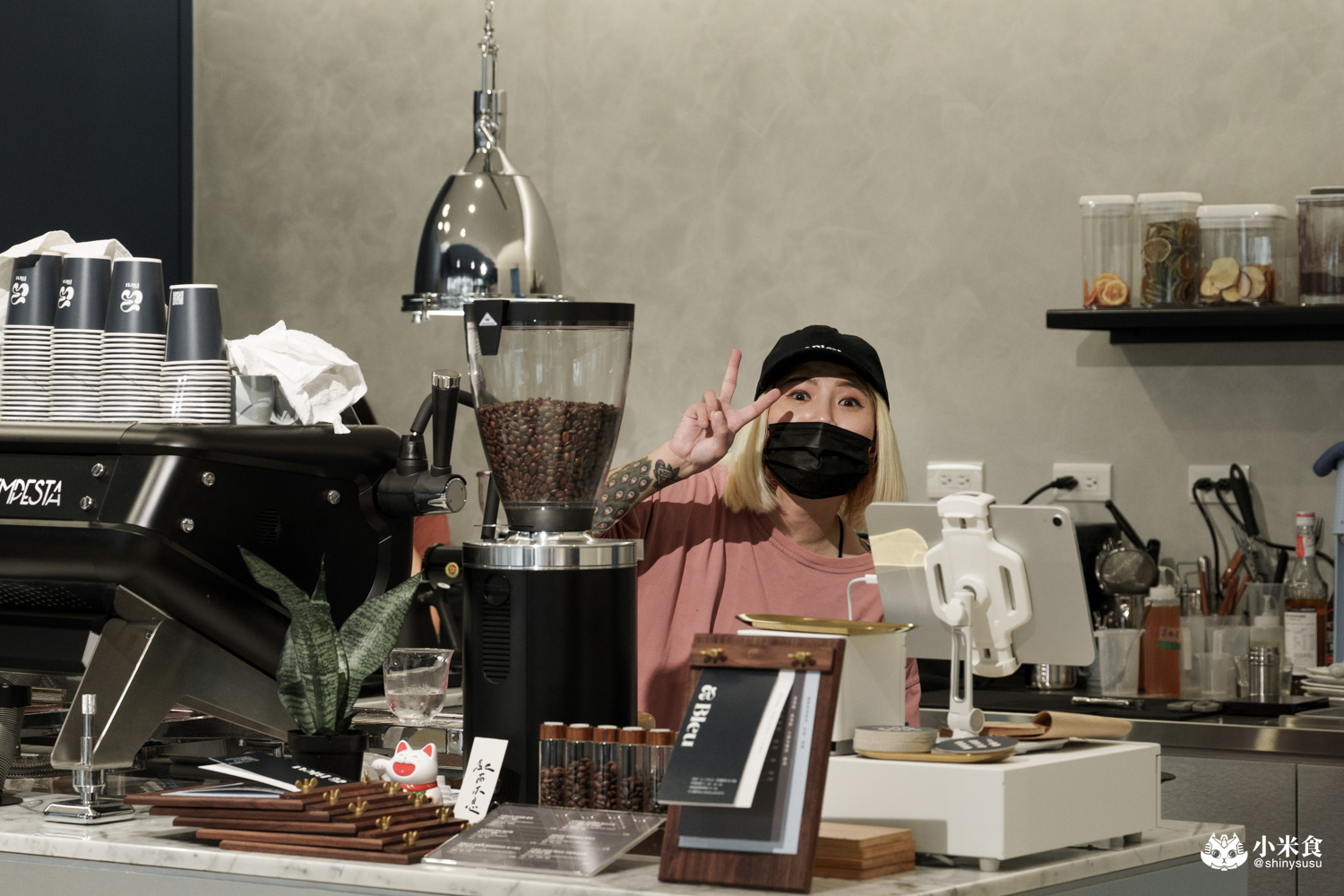 Bleu Cafe|城市裡的忘憂藍綠洲,2025台中咖啡廳推薦|西區新開幕,科博館周邊美食 - 第14張圖