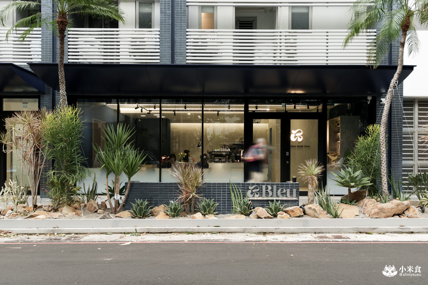Bleu Cafe|城市裡的忘憂藍綠洲,2025台中咖啡廳推薦|西區新開幕,科博館周邊美食 - 第5張圖