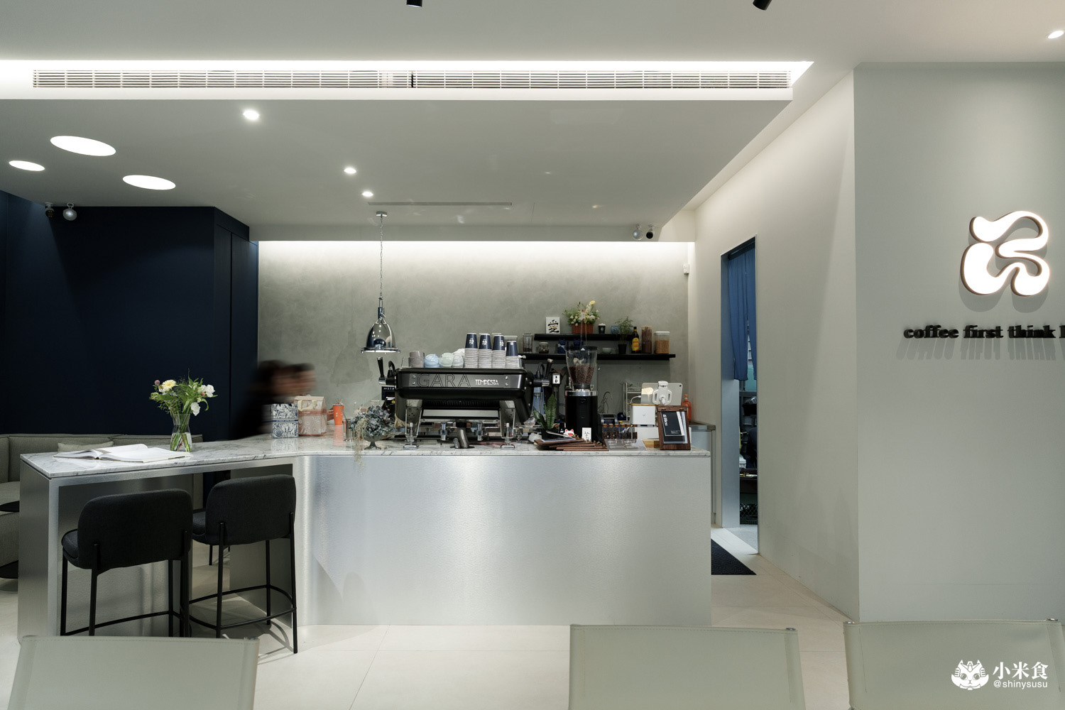 Bleu Cafe|城市裡的忘憂藍綠洲,2025台中咖啡廳推薦|西區新開幕,科博館周邊美食 - 第8張圖