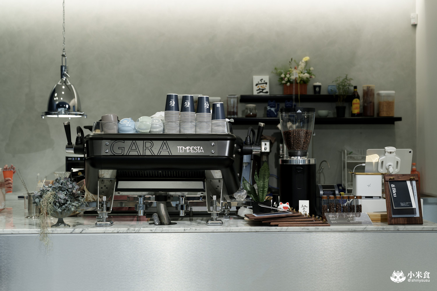 Bleu Cafe|城市裡的忘憂藍綠洲,2025台中咖啡廳推薦|西區新開幕,科博館周邊美食 - 第11張圖