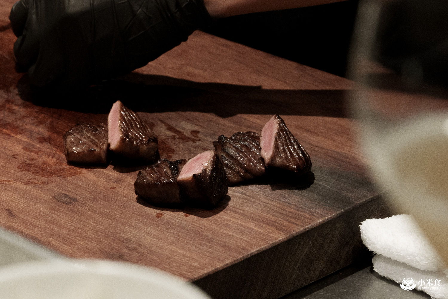 正義燒肉｜肉即正義，和牛無國界，台中無菜單燒肉料理，勤美誠品約會餐廳