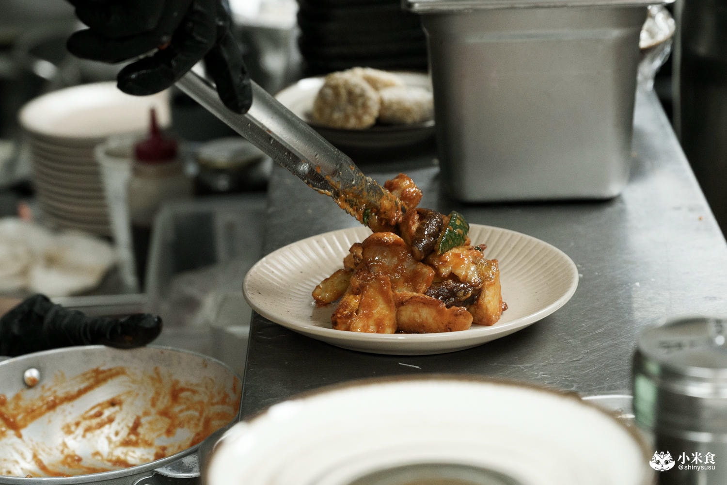 究鶴餐館｜蒜味鮮蝦飯是好評招牌，高雄復古風小餐館推薦，左營聚餐餐廳