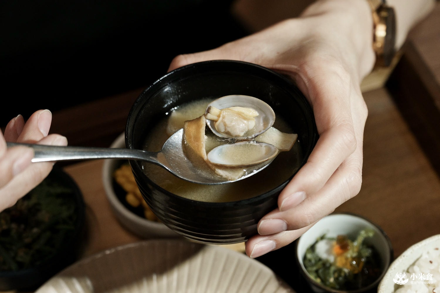 究鶴餐館｜蒜味鮮蝦飯是好評招牌，高雄復古風小餐館推薦，左營聚餐餐廳