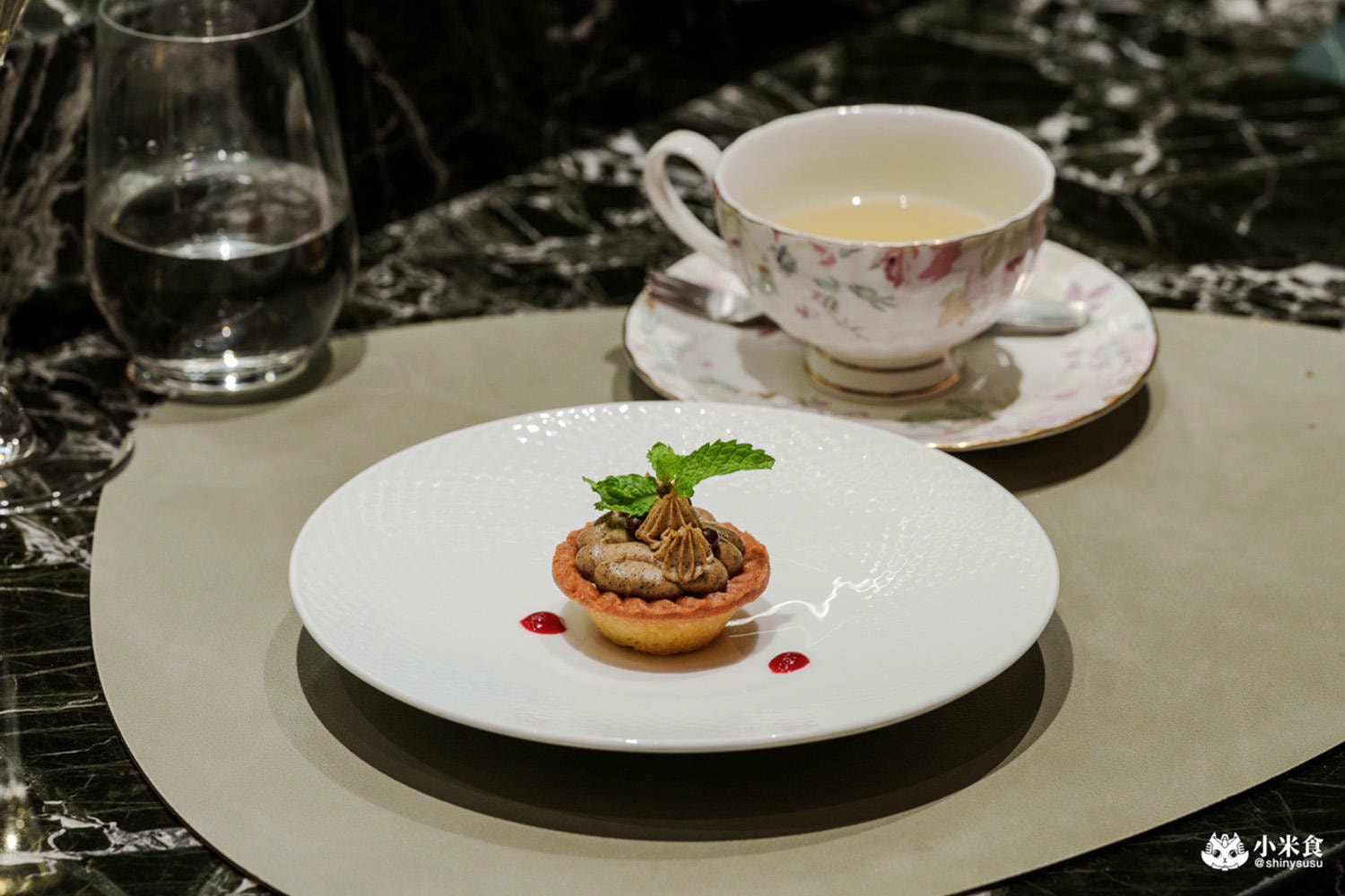 夏登法式鐵板燒 經典伯爵奶茶慕斯塔·鮮採花草茶 夏登法式鐵板燒|台中南屯無菜單鐵板燒推薦,1480元起享11道法式香草料理