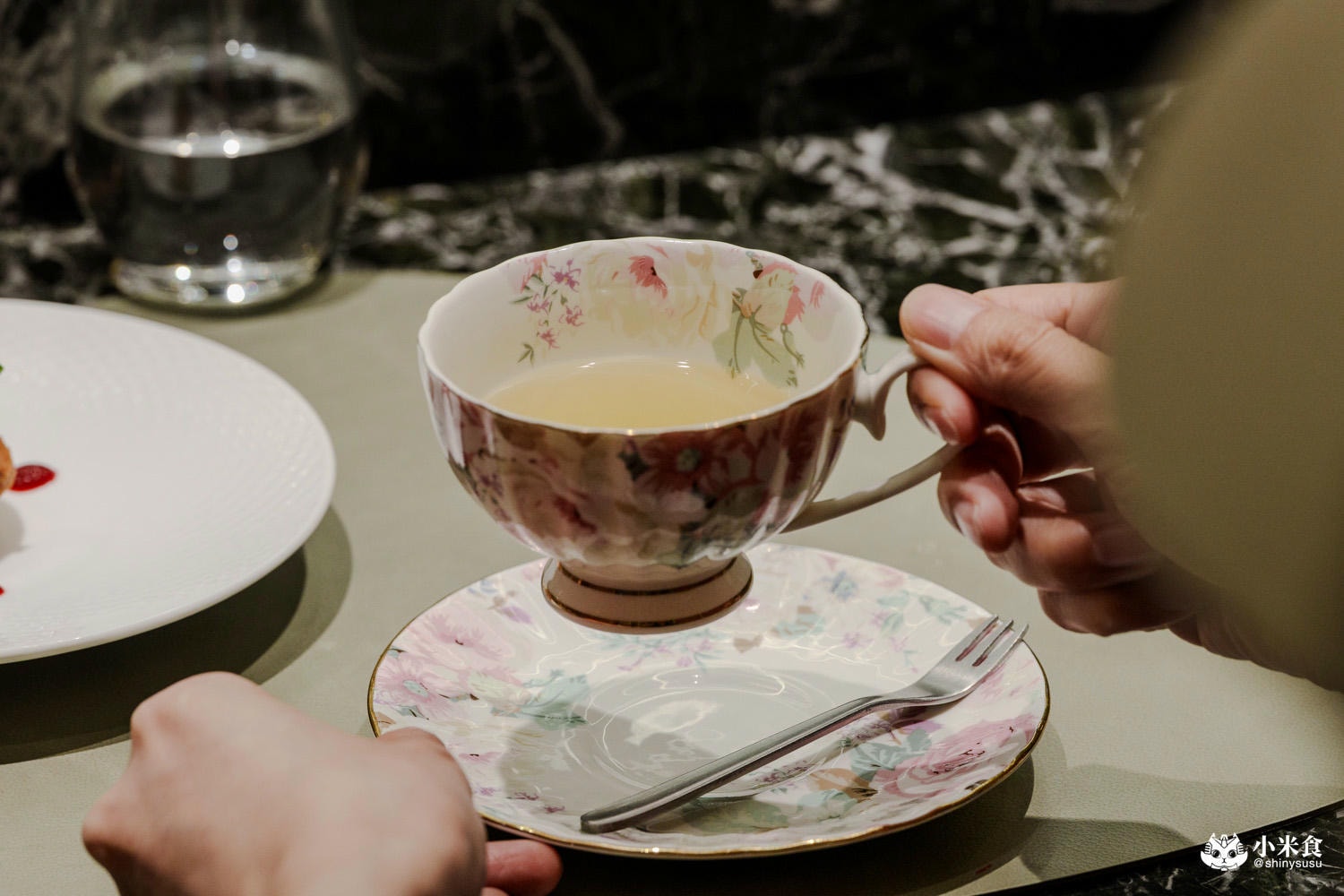 夏登法式鐵板燒 經典伯爵奶茶慕斯塔·鮮採花草茶 夏登法式鐵板燒|台中南屯無菜單鐵板燒推薦,1480元起享11道法式香草料理