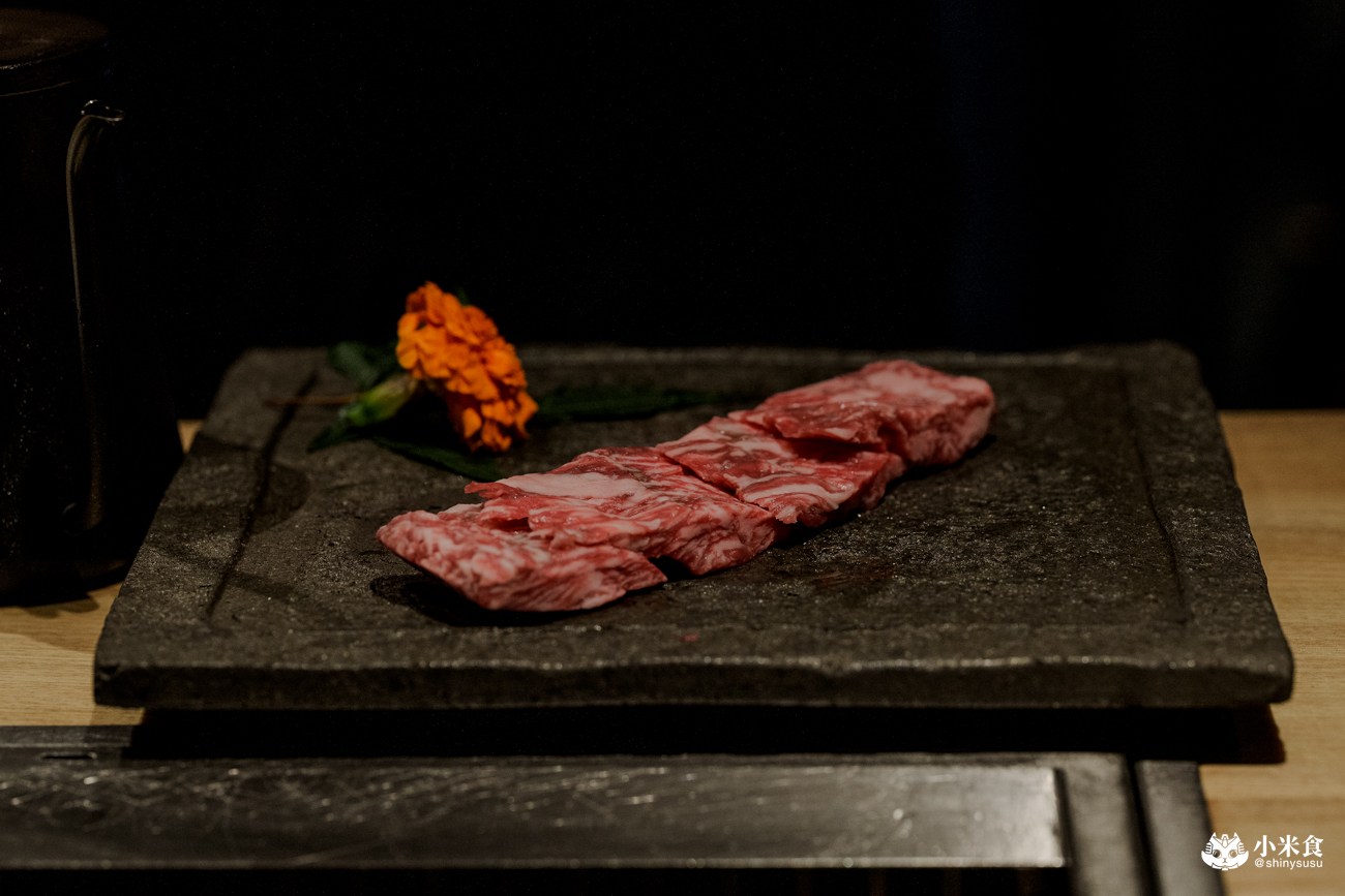響板前燒肉｜$2280+10%無菜單板前和牛燒肉，台中南屯燒肉推薦，當月壽星有壽桃來仙氣慶生