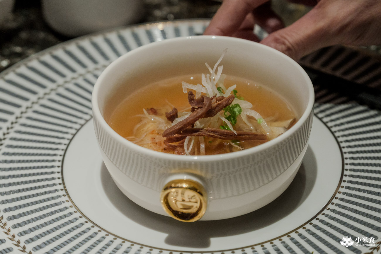 藍帶米淇鐵板燒|塔吉鍋焰燒鮑魚是招牌!$1880享龍蝦和日本和牛雙主餐,台中北屯高級鐵板燒推薦 - 第61張圖 藍帶米淇鐵板燒|塔吉鍋焰燒鮑魚是招牌!$1880享龍蝦和日本和牛雙主餐,台中北屯高級鐵板燒推薦
